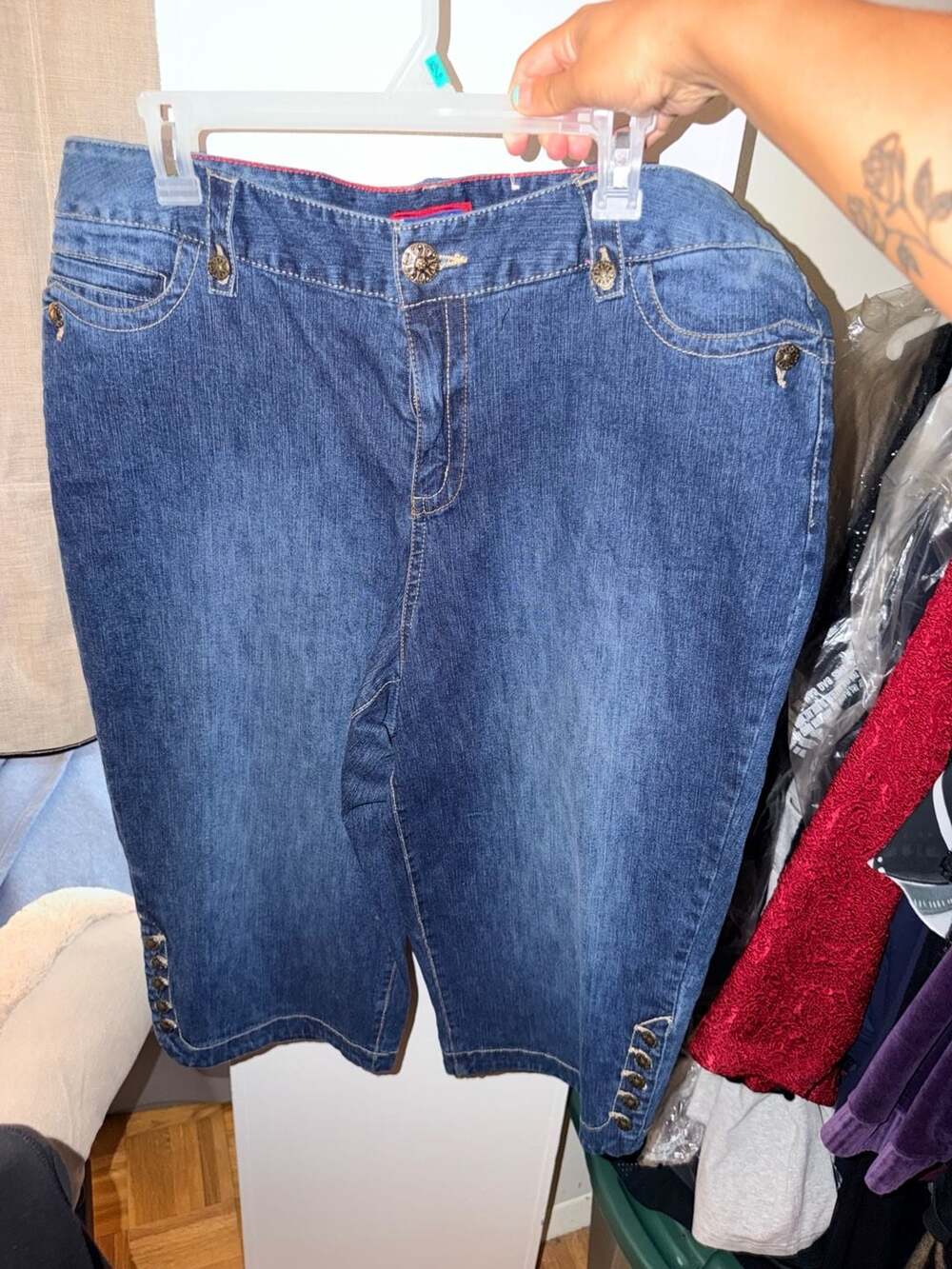 Westport Woman Denim Capris Size 16W Blue Button Detail